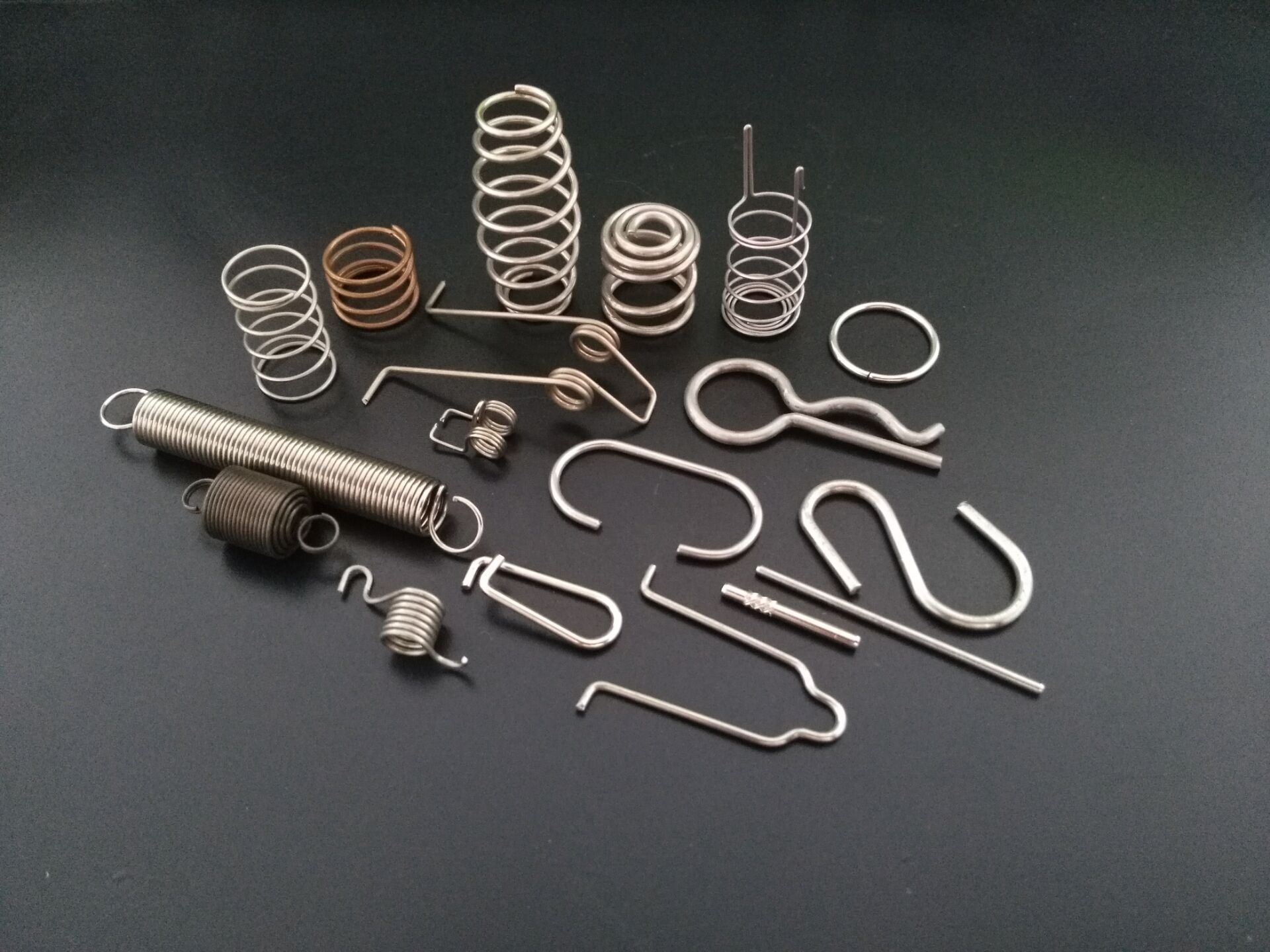 彈簧廠家分享：常見的彈簧有哪些類型？